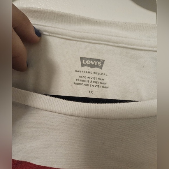 Levi's White Tee, Size 1X - Picture 2 of 3
